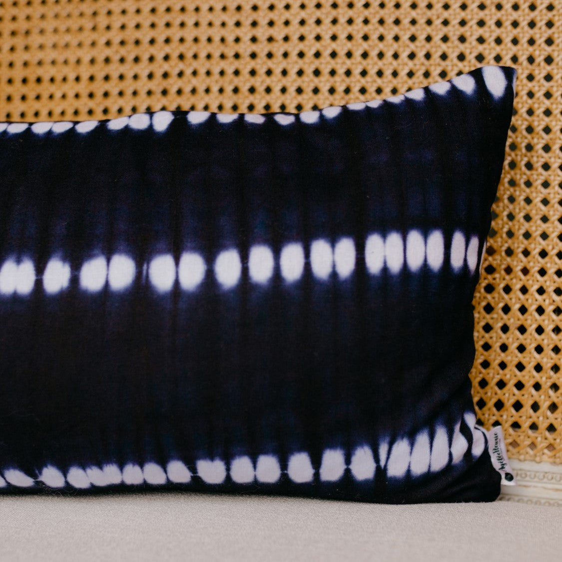 Coussin artisanal Indigo, teint à l'encre végétale
