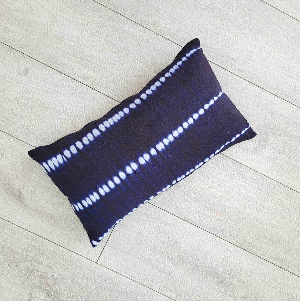 Coussin artisanal Indigo, teint à l'encre végétale